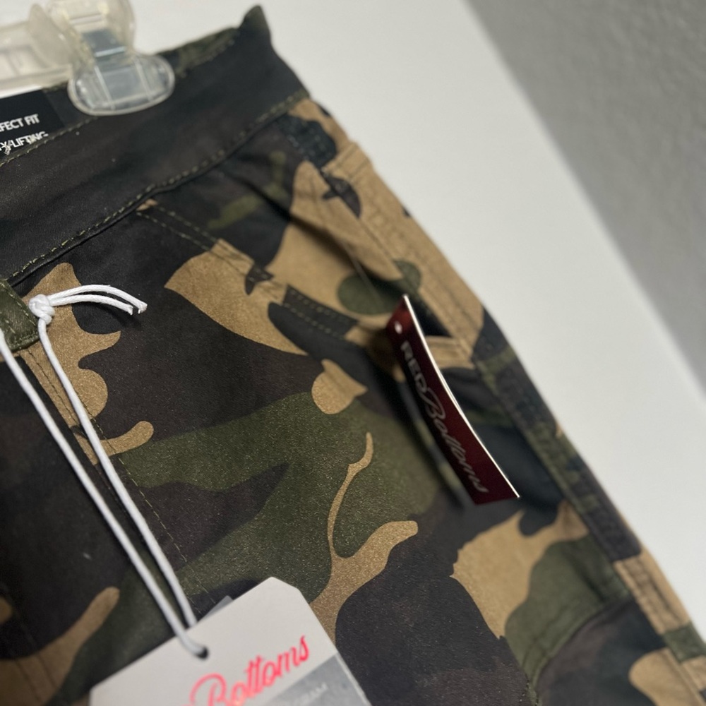 Camo Cargo Skinny Ankle Pants - Green Brown Black Women’s Size 16W - Picture 5 of 7